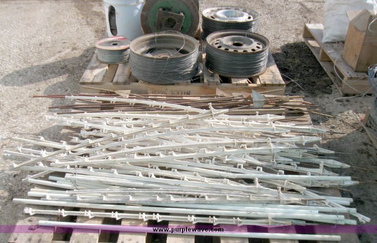 image for item 3416 Assorted electric fence supplies