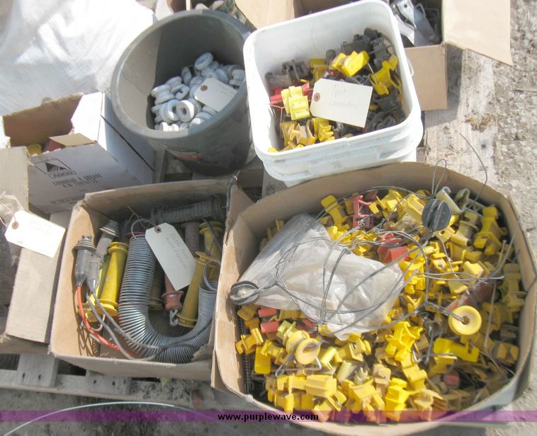 image for item 3416 Assorted electric fence supplies