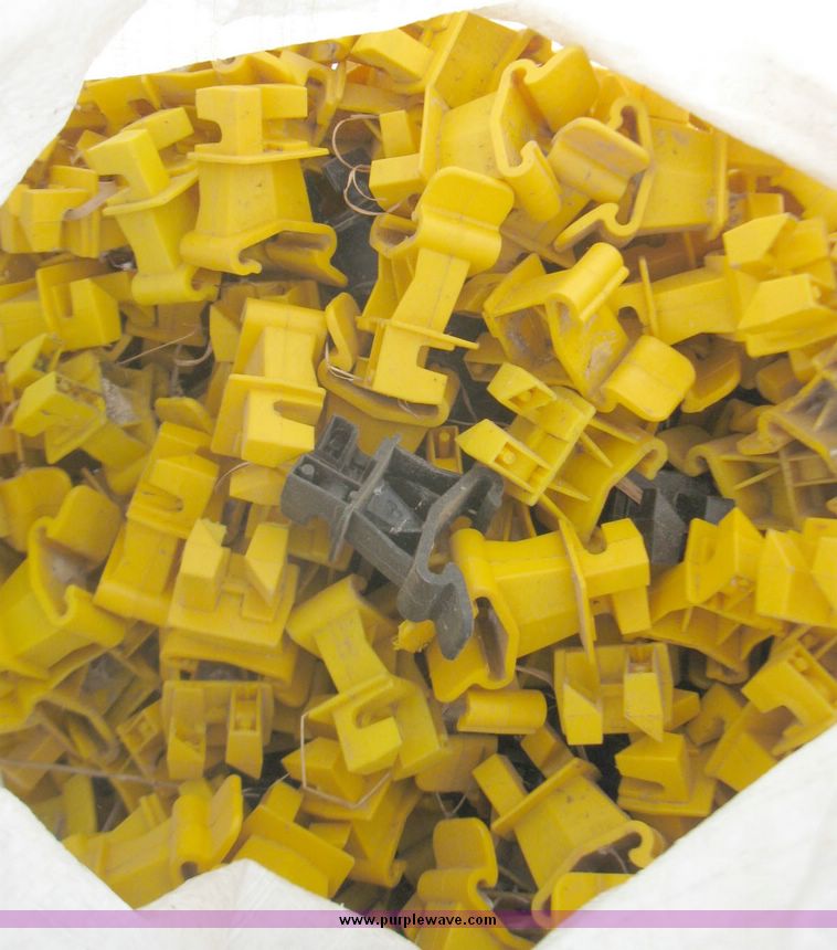 image for item 3416 Assorted electric fence supplies