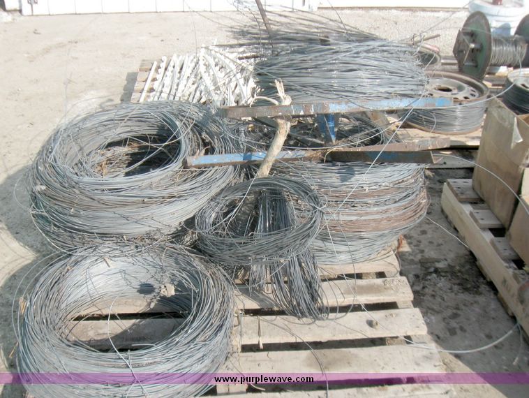 image for item 3416 Assorted electric fence supplies