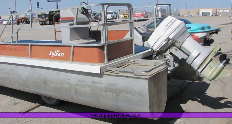 image for item 3420 1985 20' pontoon boat