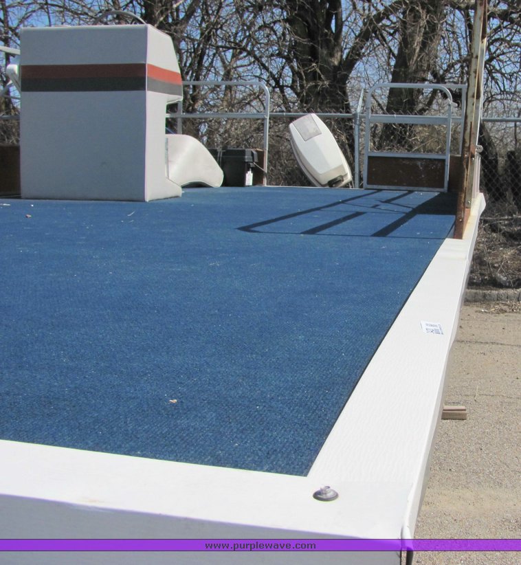 image for item 3420 1985 20' pontoon boat