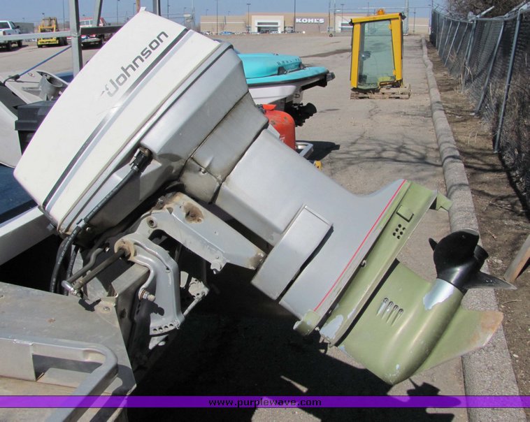 image for item 3420 1985 20' pontoon boat