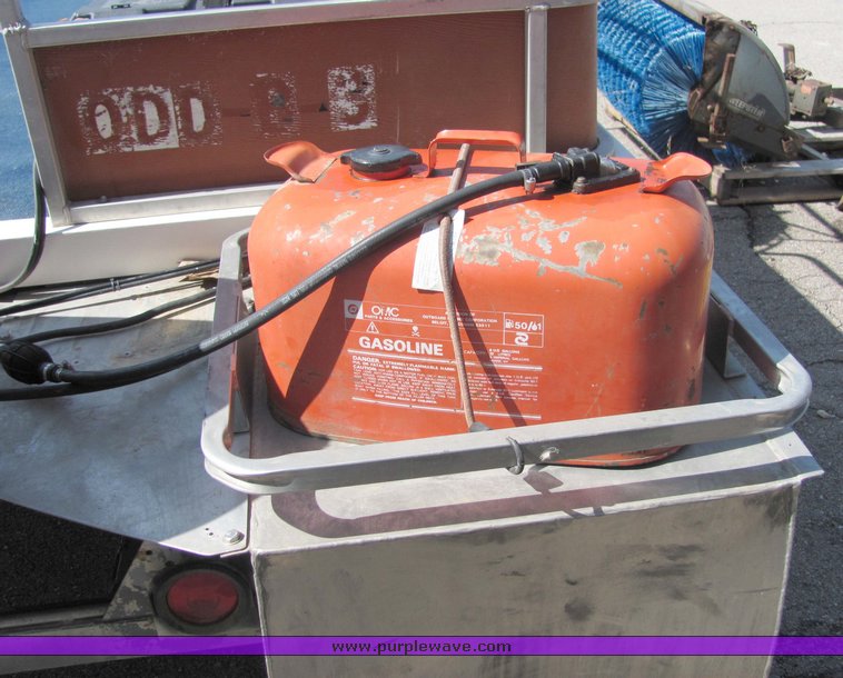 image for item 3420 1985 20' pontoon boat