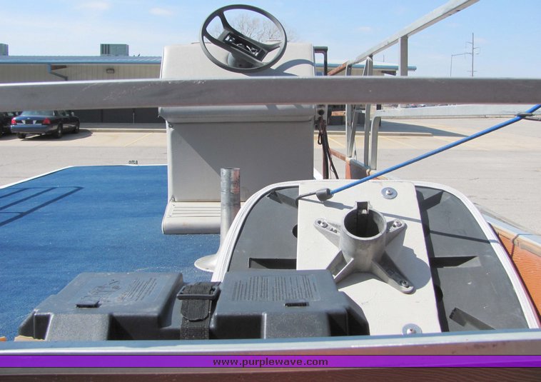 image for item 3420 1985 20' pontoon boat