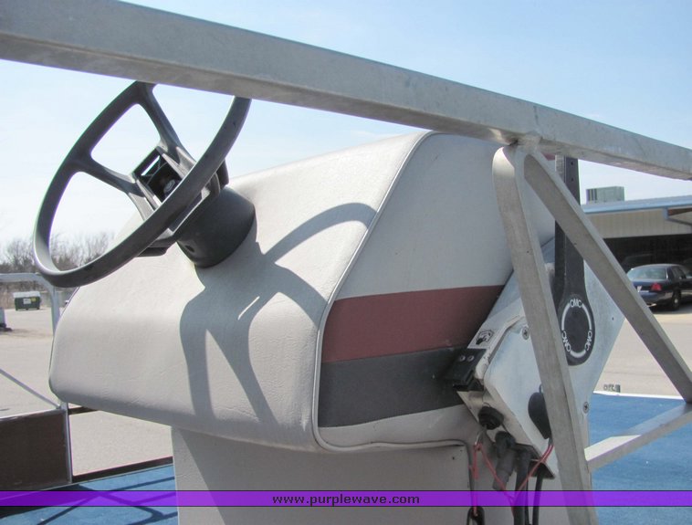 image for item 3420 1985 20' pontoon boat