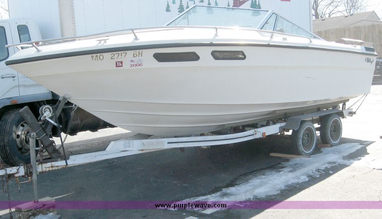 image for item 3749 1981 Webbcraft 2300 ski boat