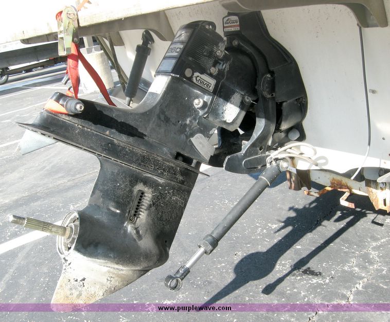 image for item 3749 1981 Webbcraft 2300 ski boat