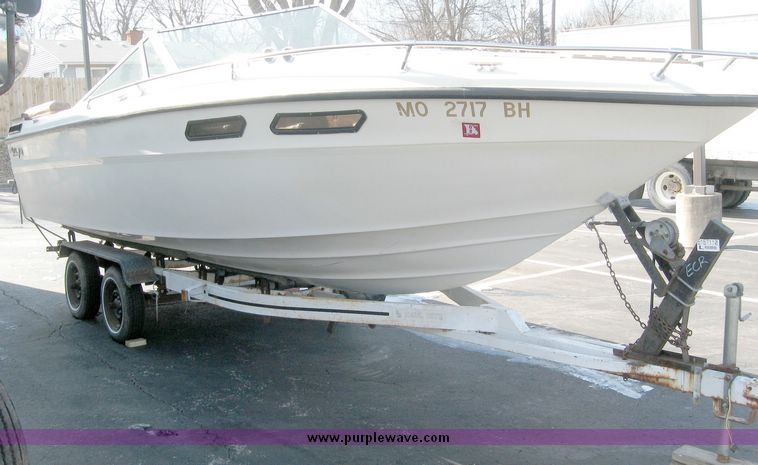 image for item 3749 1981 Webbcraft 2300 ski boat