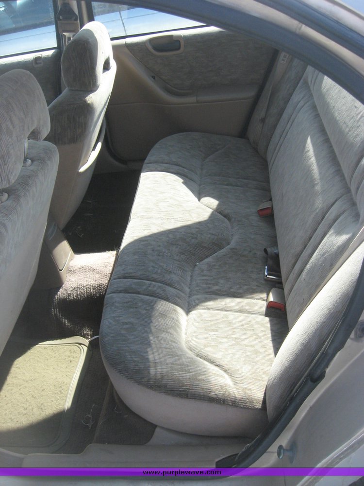 image for item 3920 1998 Dodge Stratus ES