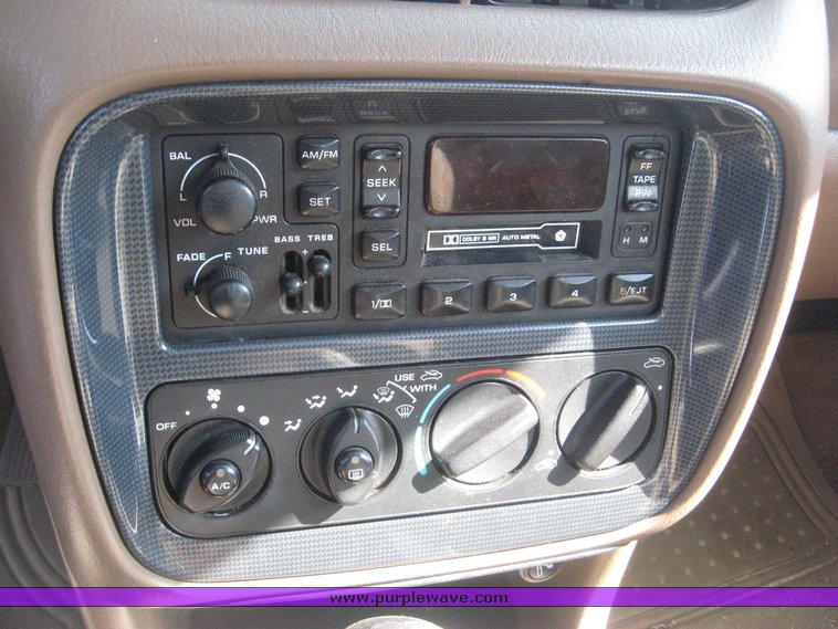 image for item 3920 1998 Dodge Stratus ES