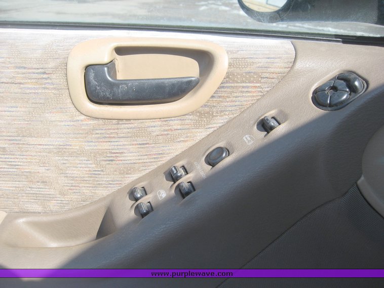 image for item 3920 1998 Dodge Stratus ES