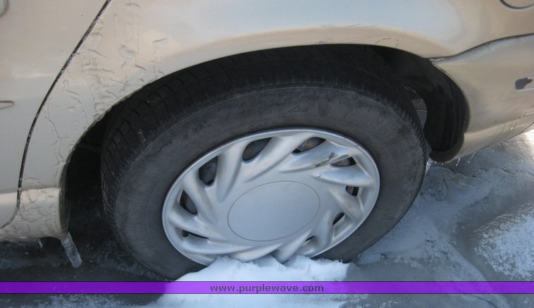 image for item 3920 1998 Dodge Stratus ES