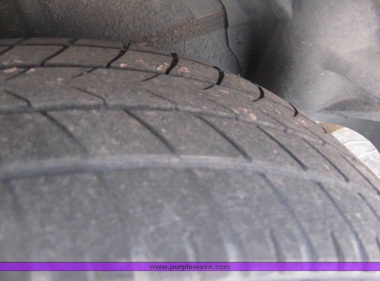 image for item 3920 1998 Dodge Stratus ES