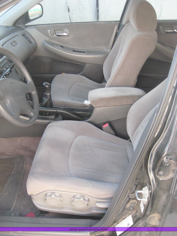 image for item 3922 2000 Honda Accord LX