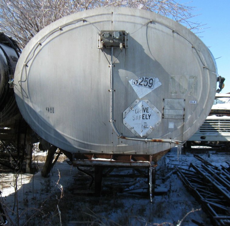 image for item 5310 1972 VIM tanker trailer