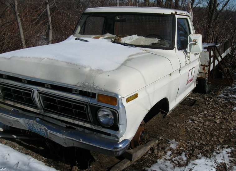 image for item 5312 1976 Ford flatbed pickup