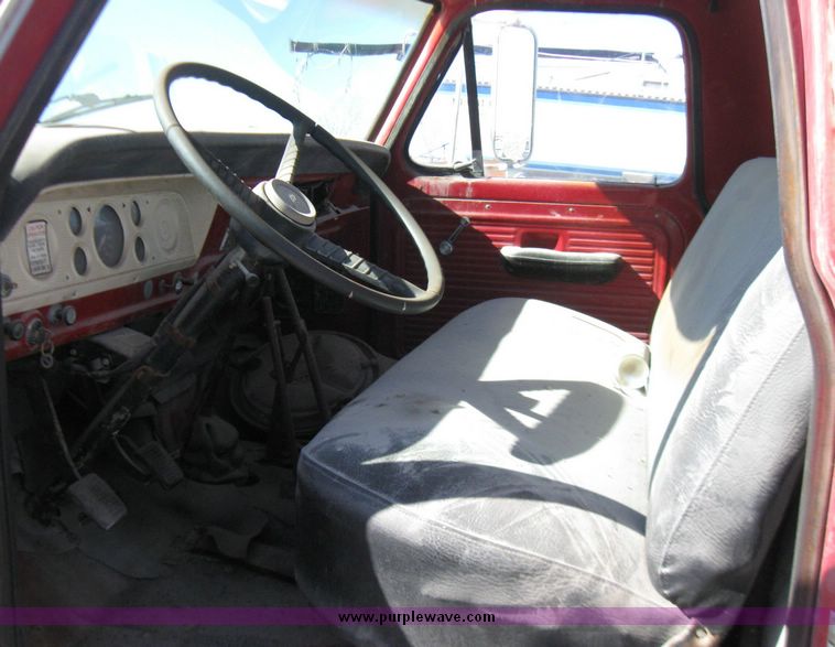 image for item 5313 1970 Ford 600 flatbed truck