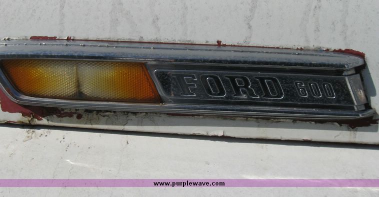 image for item 5313 1970 Ford 600 flatbed truck