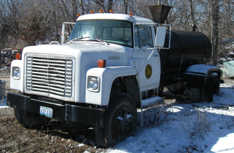 image for item 5314 1977 International Load Star 1800 water truck