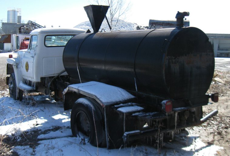 image for item 5314 1977 International Load Star 1800 water truck