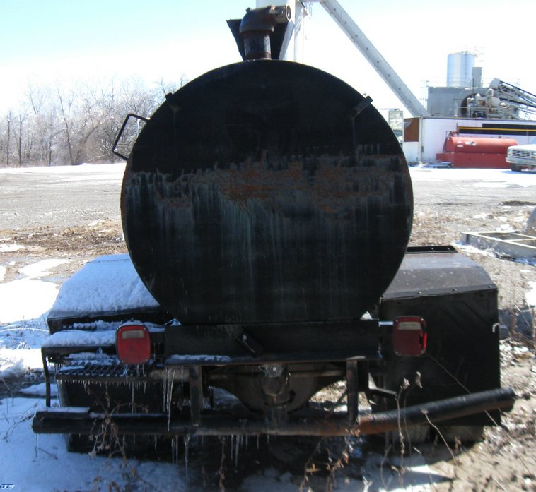 image for item 5314 1977 International Load Star 1800 water truck