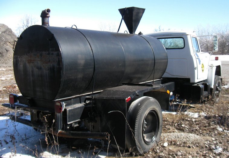 image for item 5314 1977 International Load Star 1800 water truck