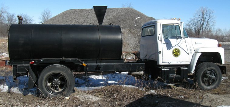 image for item 5314 1977 International Load Star 1800 water truck