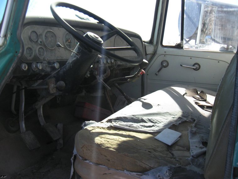 image for item 5314 1977 International Load Star 1800 water truck