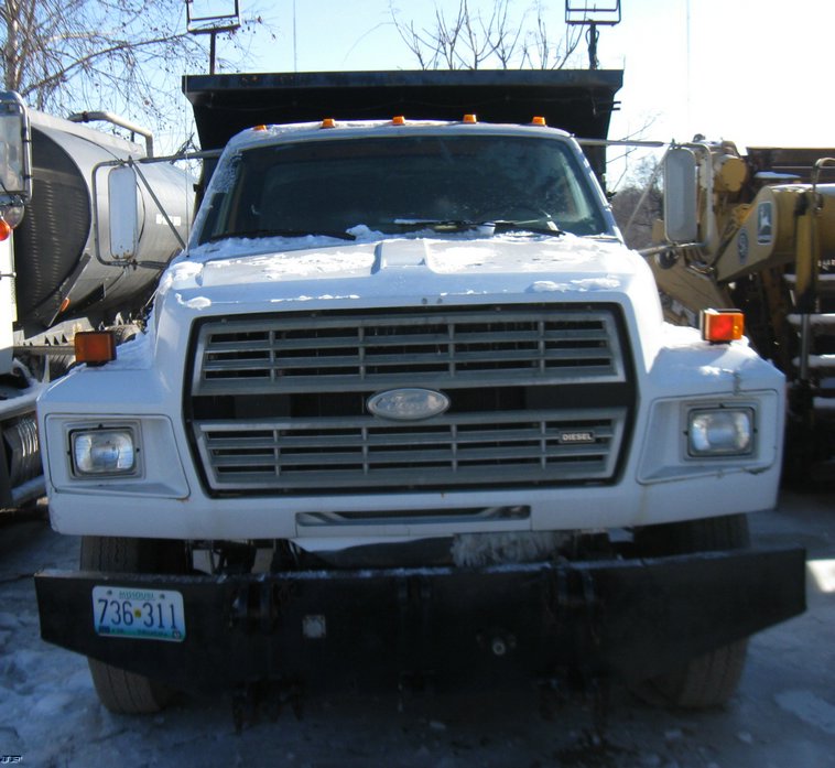 image for item 5317 1988 Ford F800F dump truck