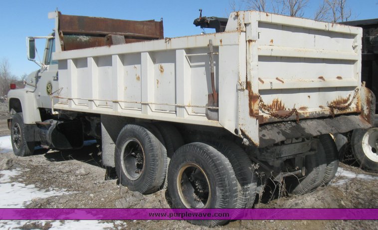 image for item 5318 1976 Ford dump truck