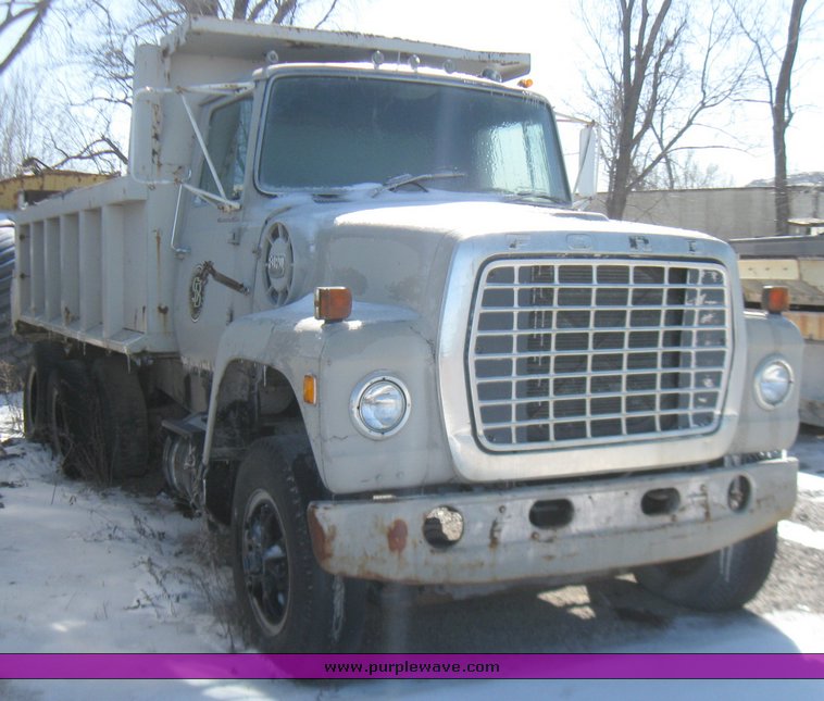 image for item 5318 1976 Ford dump truck