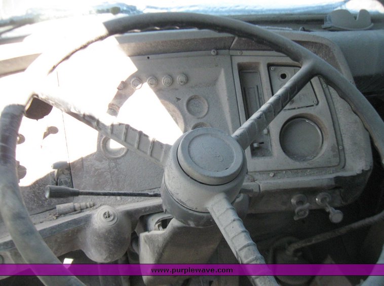 image for item 5318 1976 Ford dump truck