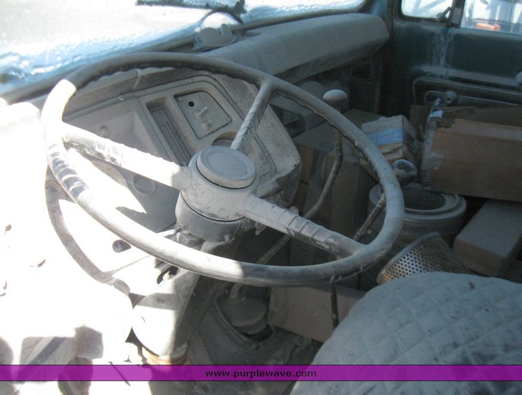 image for item 5318 1976 Ford dump truck