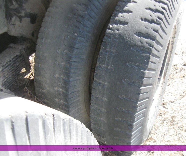 image for item 5318 1976 Ford dump truck