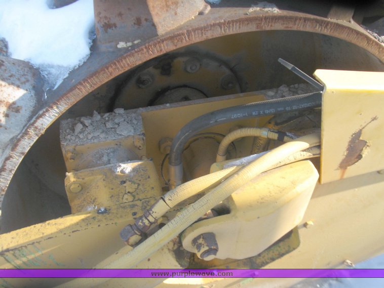 image for item 5437 Raygo vibratory compactor roller