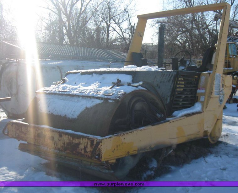 image for item 5438 Hyster C615B vibratory roller