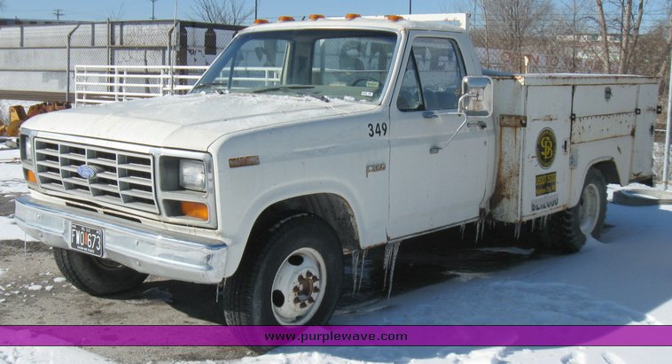 image for item 5439 1983 Ford F350 pickup