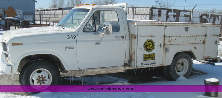 image for item 5439 1983 Ford F350 pickup