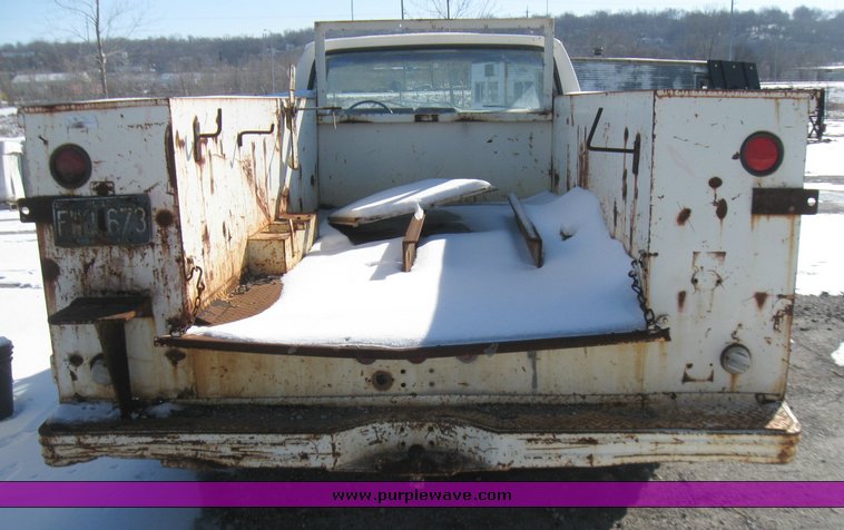 image for item 5439 1983 Ford F350 pickup