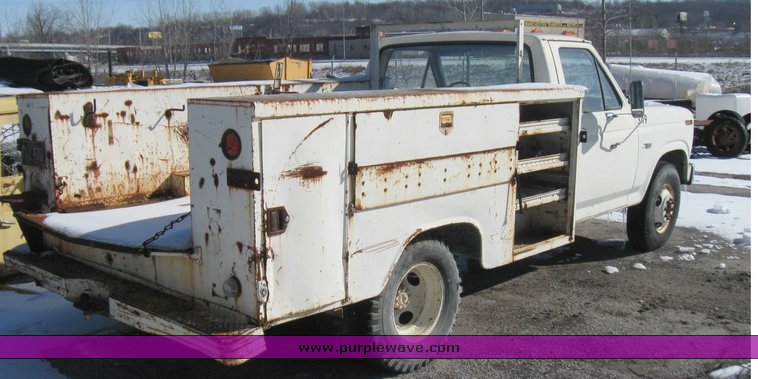 image for item 5439 1983 Ford F350 pickup