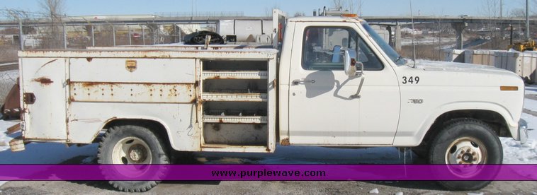 image for item 5439 1983 Ford F350 pickup