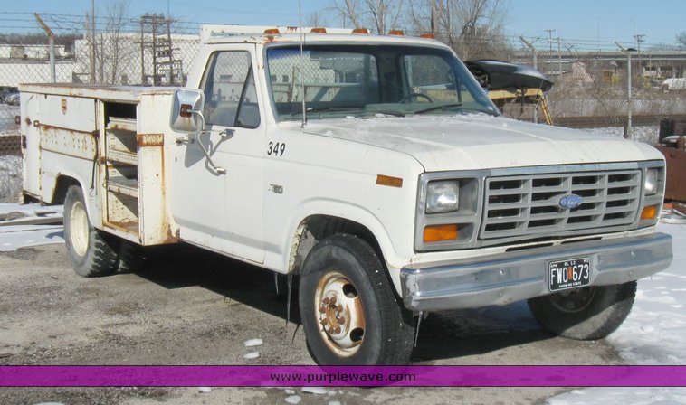 image for item 5439 1983 Ford F350 pickup