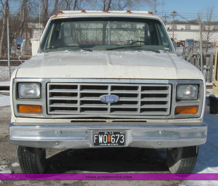 image for item 5439 1983 Ford F350 pickup