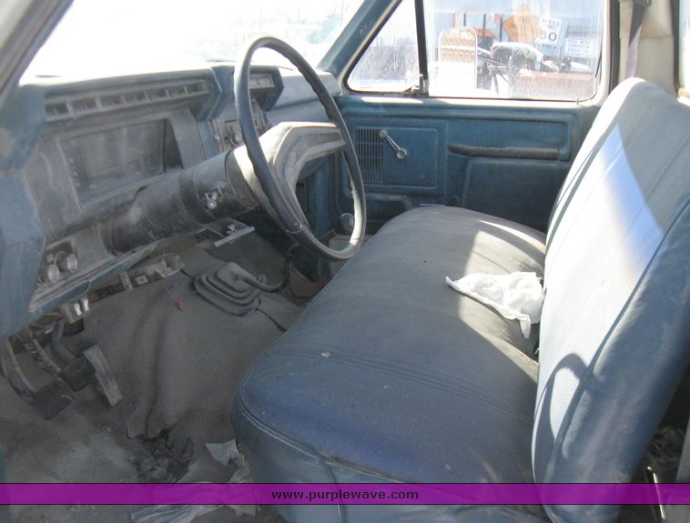 image for item 5439 1983 Ford F350 pickup