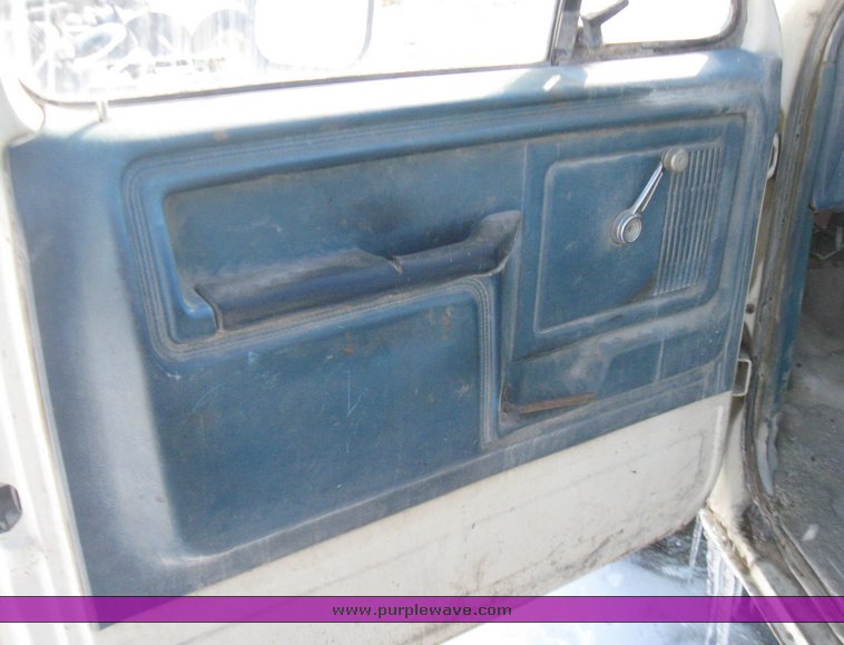 image for item 5439 1983 Ford F350 pickup