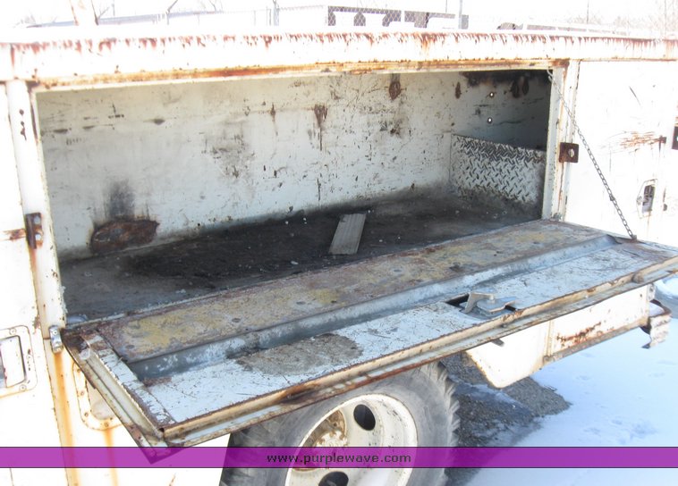 image for item 5439 1983 Ford F350 pickup