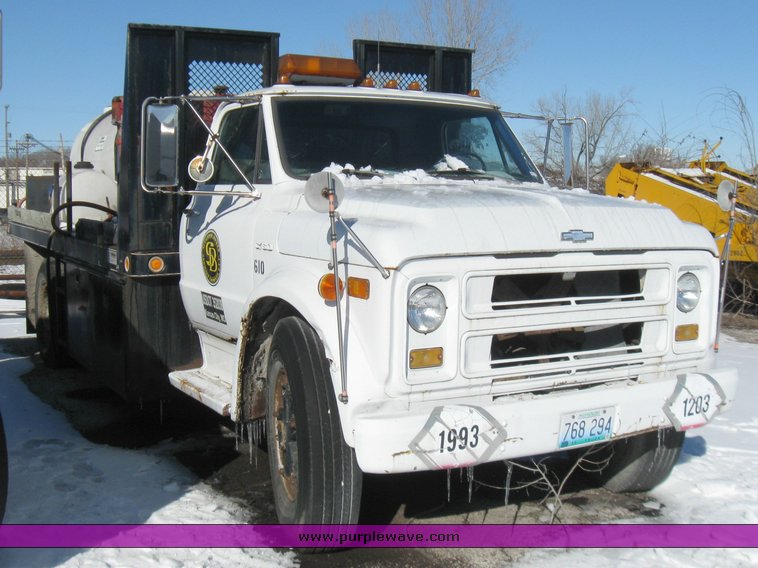 image for item 5440 1971 Chevrolet C/60 service truck