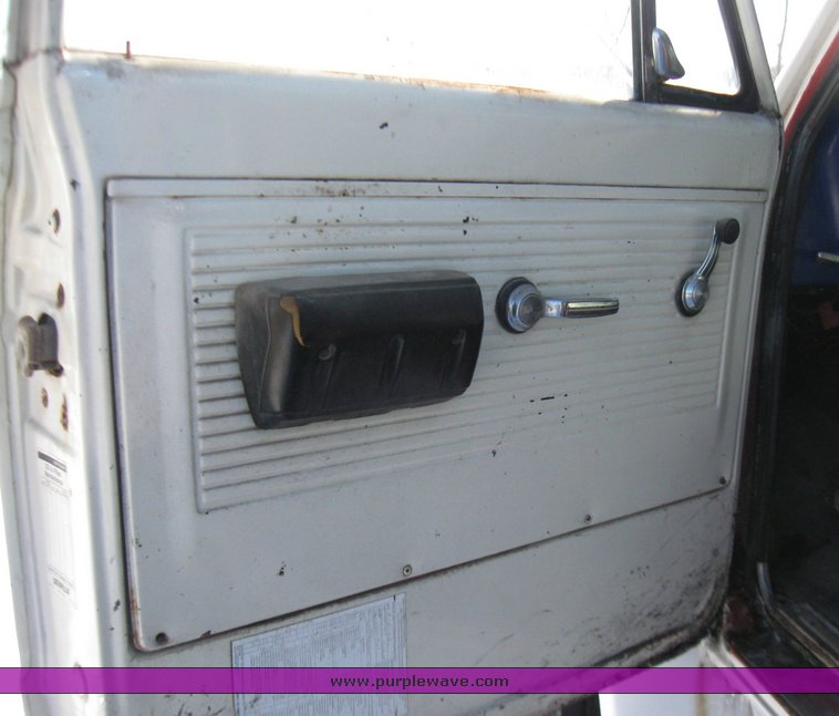 image for item 5440 1971 Chevrolet C/60 service truck