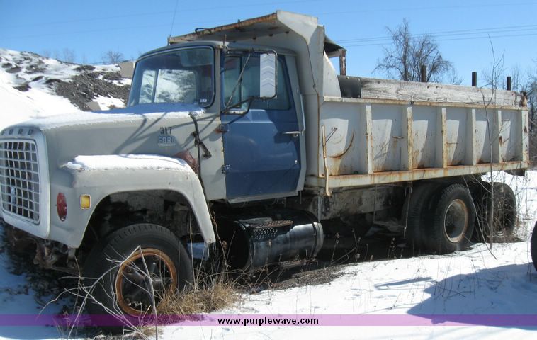 image for item 5448 1974 Ford 880 dump truck
